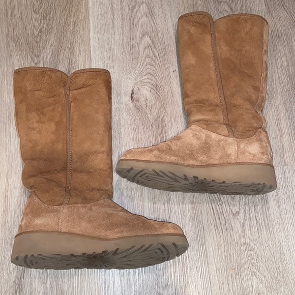 Ugg Chestnut Amie Boots - Picture 2 of 8